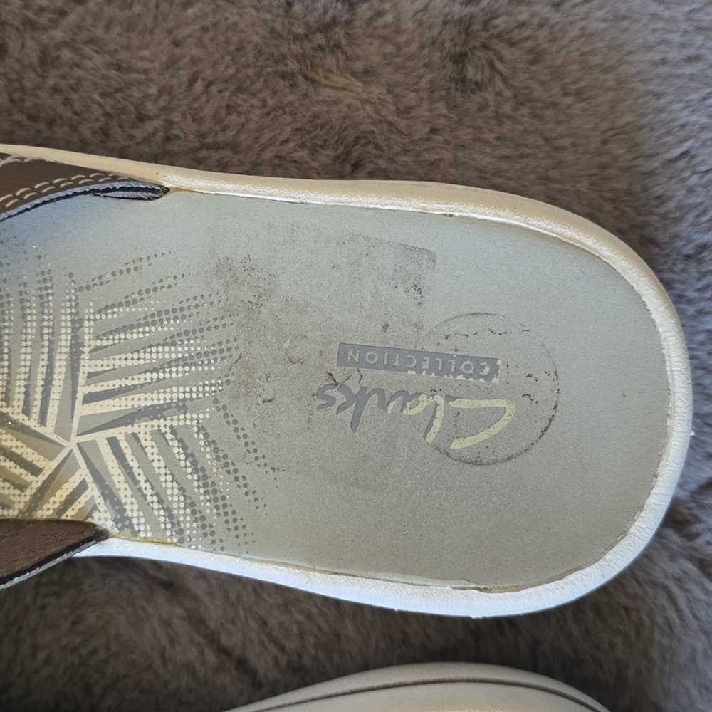 Clarks Collection Flip Flops - Picture 3 of 3